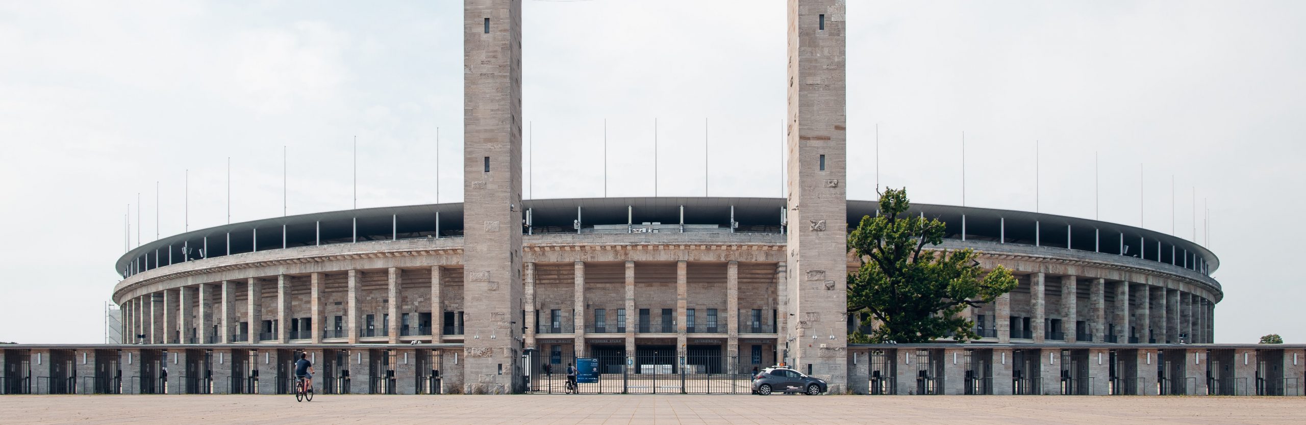 Berlin hat mit seinem Olympiastadion den Zuschlag als  Gastgeberstadt der Europameisterschaft erhalten.
